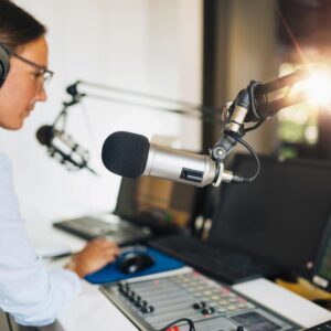 A Guide to Setting up the Optimal Podcast Studio at Home [Updated 2023 ...